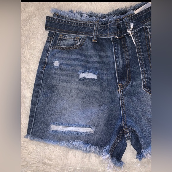 NATURE Women’s Distressed Cut-Out Shorts w/ Jean Made Belt Included Sz XS NWT - Picture 3 of 9